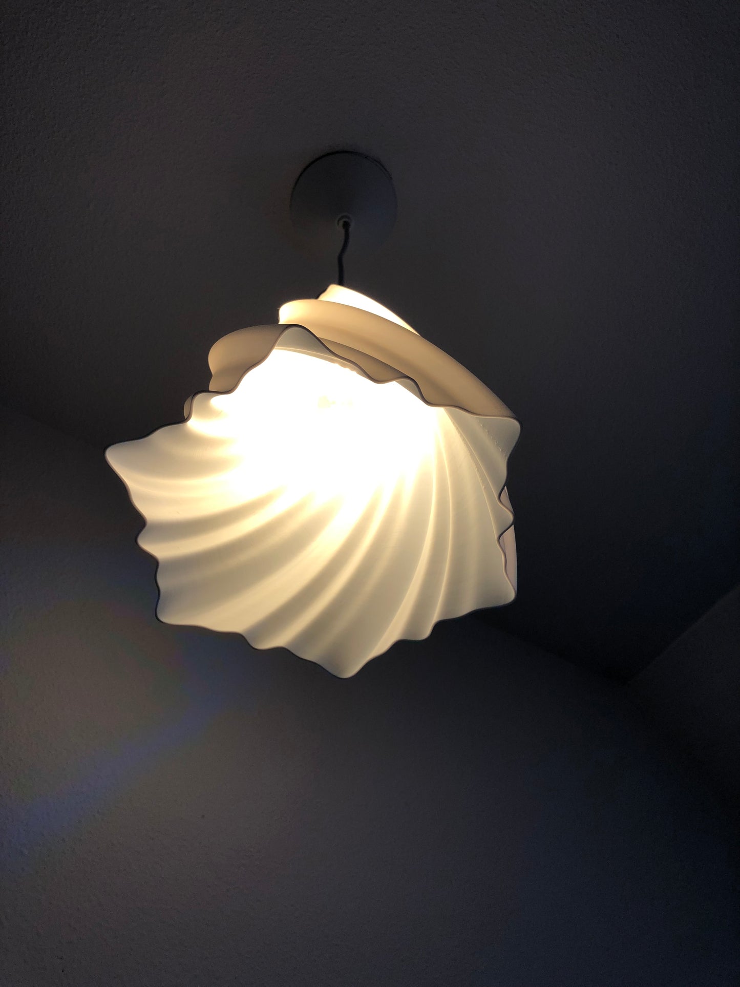 Abat Jours Design Torsadée en Éco-PLA – L'Innovation Lumineuse Ampoule vintage 8 watts fournie
