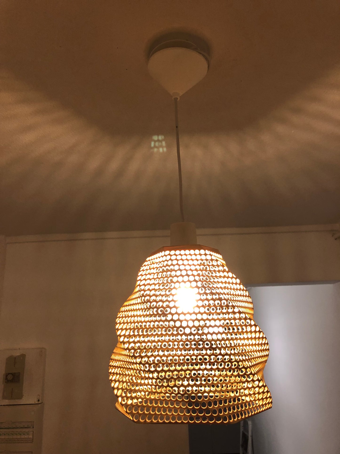 Abat-jour perforé design – prêt à installer avec ampoule vintage
