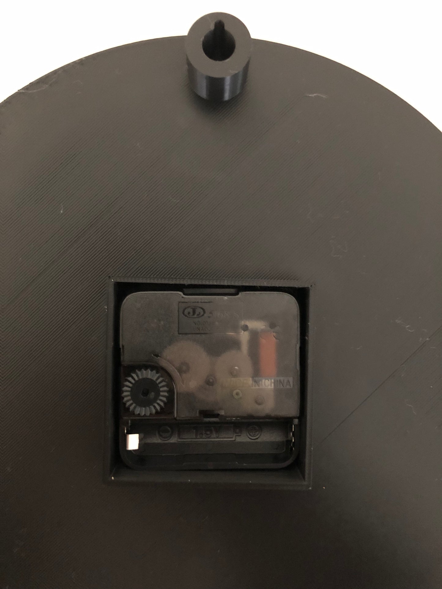 Horloge murale décorative personnalisée – Design artistique & finitions holographiques