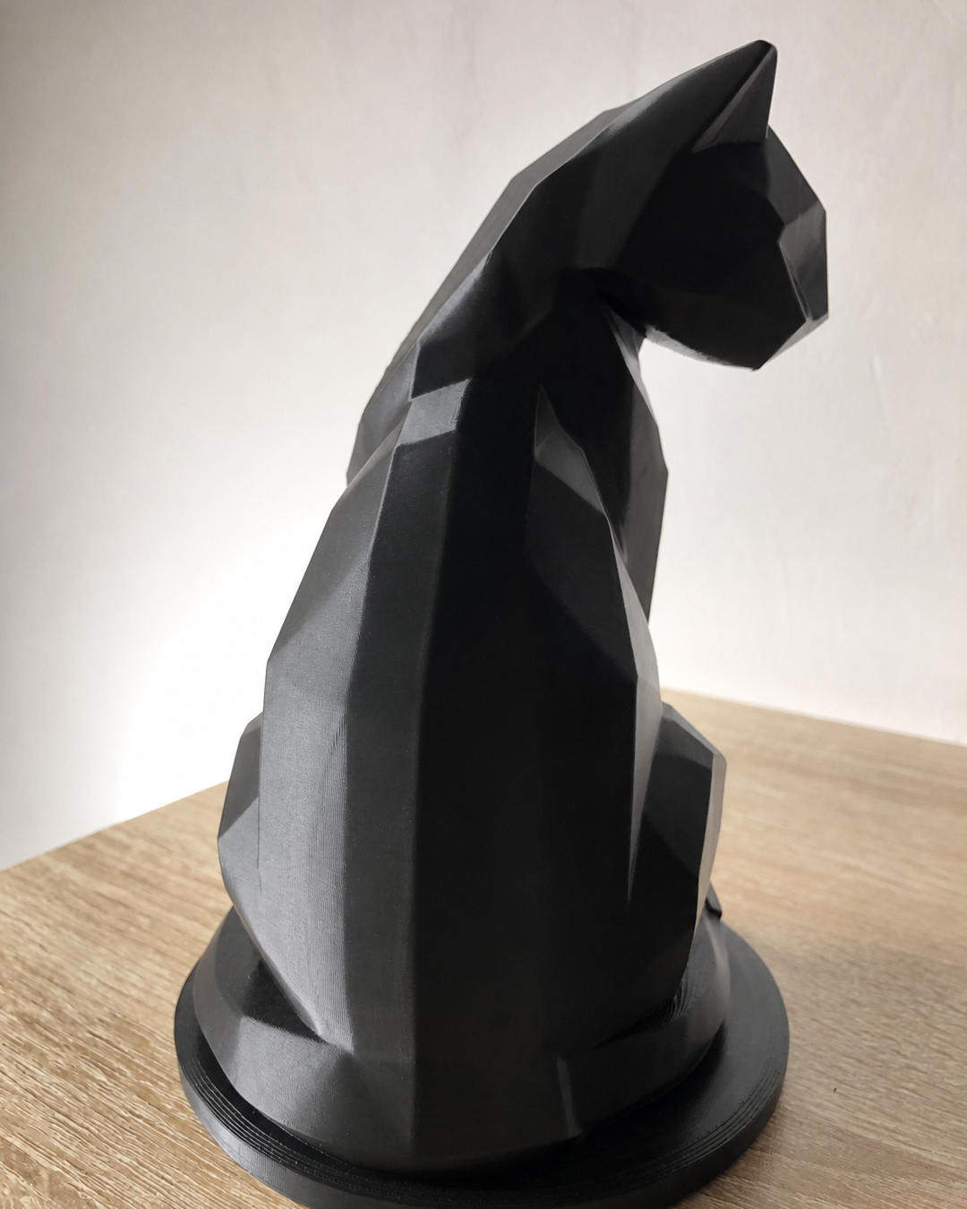 Geometric Cat Figurine Decoration – Statue – Gift for Cat Lovers