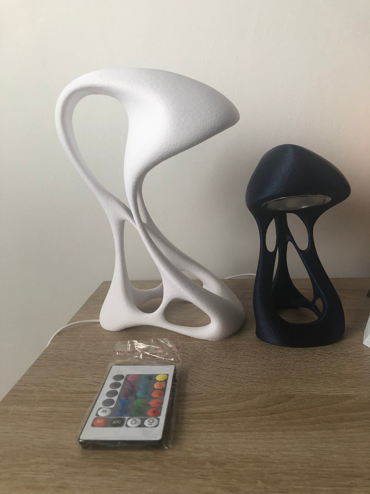 Lampe d'appoint de bureau 12 couleurs (grande) Télécommande et piles incluses